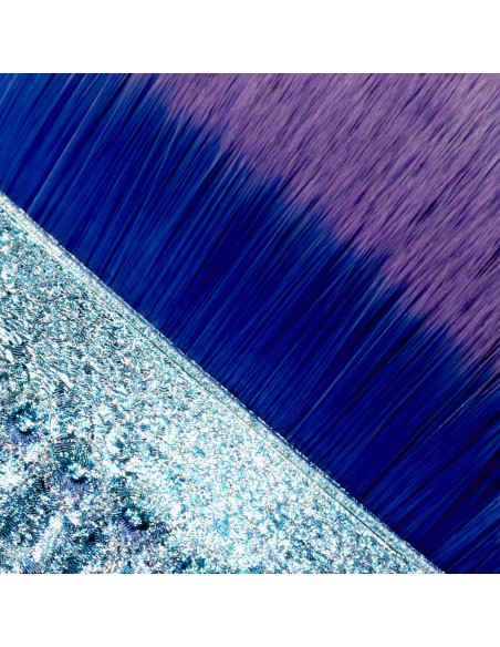 Shell-shaped dusting brush