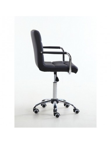 Bella Furniture Black chairs on wheels in Ireland. Nail Salon chairs for sale. Stylish chairs for nail salon Ireland. Black BFHC