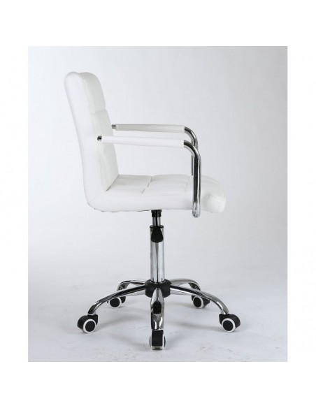 Bella Furniture White chairs on wheels in Ireland. Nail Salon chairs for sale. Stylish chairs for nail salon Ireland. white BFHC