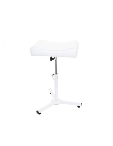 Wide footrest for pedicure