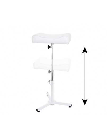 Wide footrest for pedicure