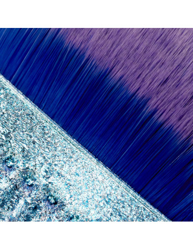 Shell-shaped dusting brush