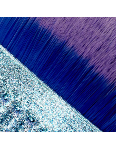 Shell-shaped dusting brush