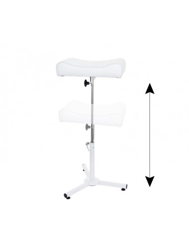 Wide footrest for pedicure