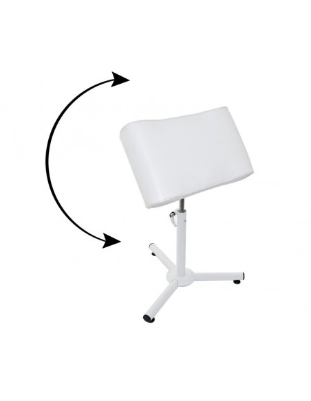 Wide footrest for pedicure