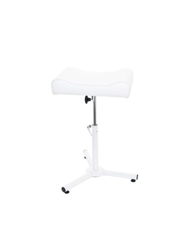 Wide footrest for pedicure