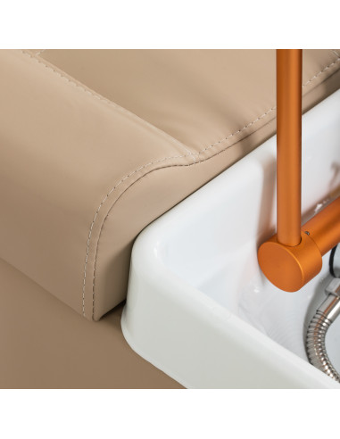 Gabbiano Head Spa Maldives Salon washbasin bed beige