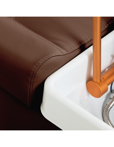 Gabbiano Head Spa Maldives Salon washbasin bed brown