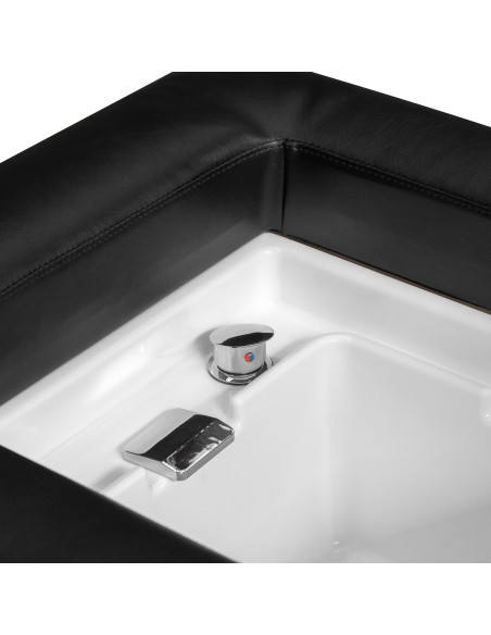Gabbiano Head Spa Bali Salon washbasin bed black