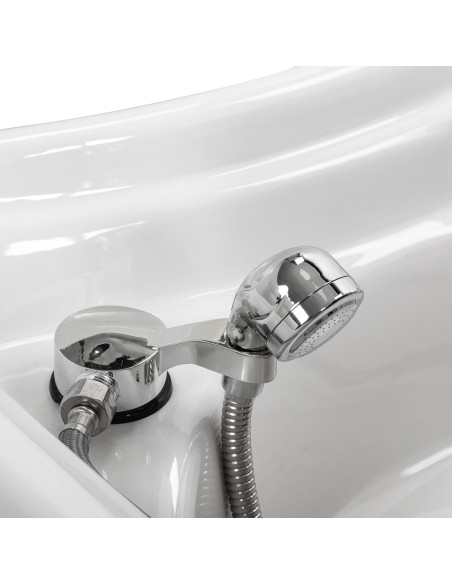 Gabbiano Head Spa Bali Salon washbasin bed brown