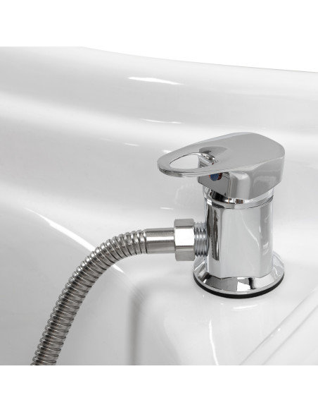 Gabbiano Head Spa Bali Salon washbasin bed white