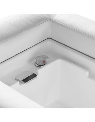 Gabbiano Head Spa Bali Salon washbasin bed white