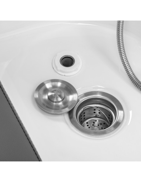 Gabbiano Head Spa Bali Salon washbasin bed grey