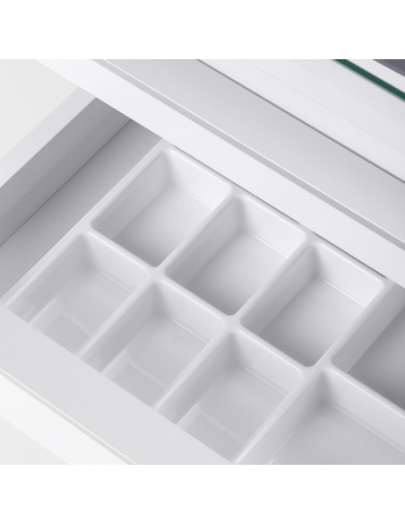 The 984 podiatry assistant white