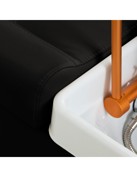 Gabbiano Head Spa Maldives Salon washbasin bed black
