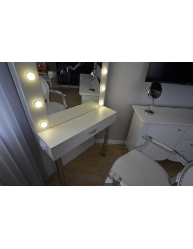 Hollywood Makeup Stand