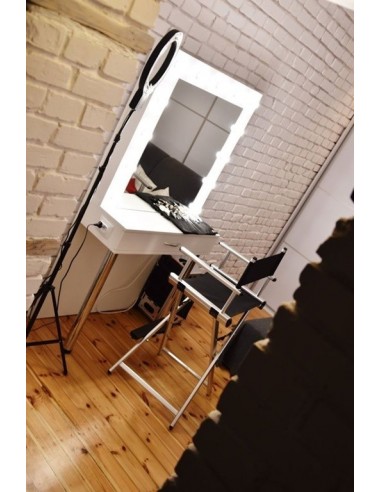 Hollywood Makeup Stand