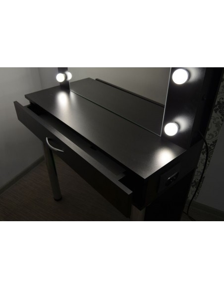 Hollywood Makeup Stand