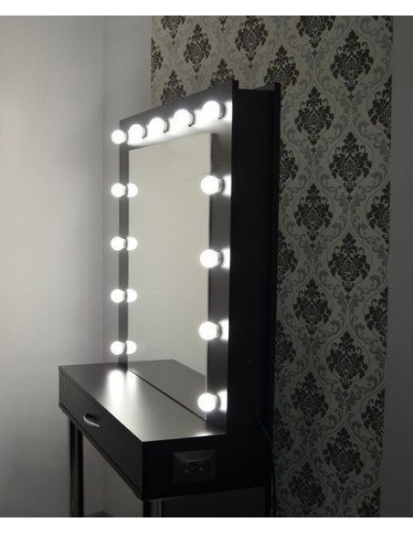 Hollywood Makeup Stand