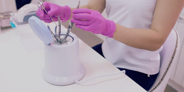 Safety and Hygiene in a Beauty Salon – What and How Often Should Be Disinfected?