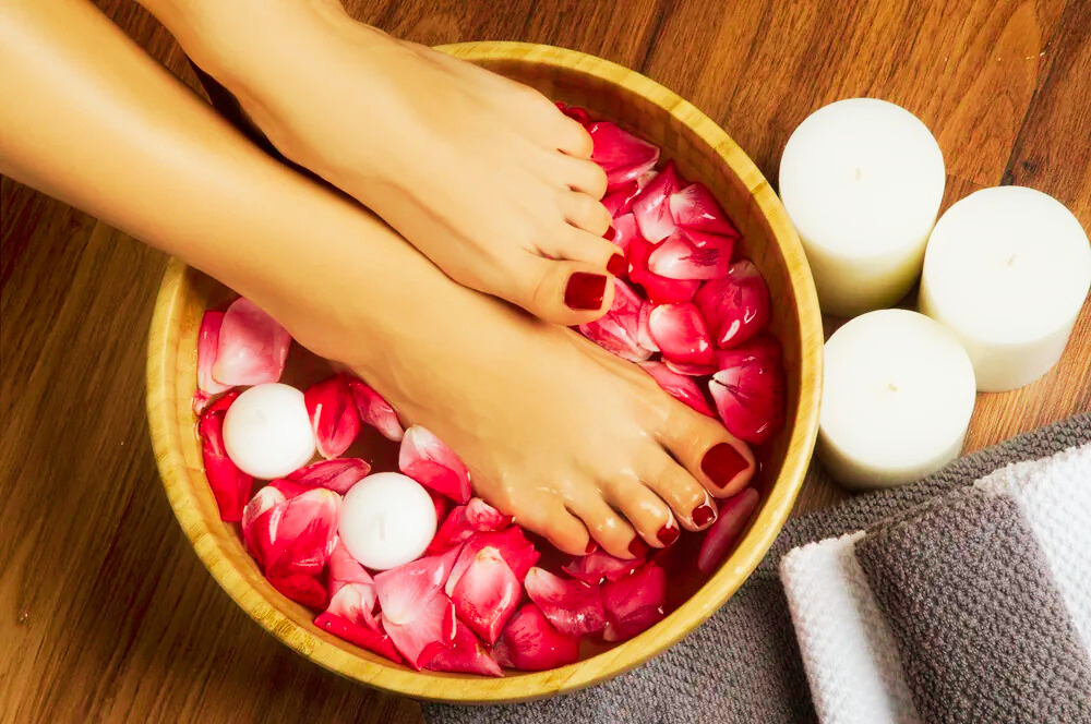 How to Take Care of Your Feet All Year Round – Essential Tips and Accessories